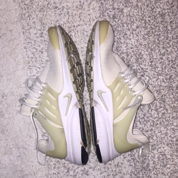 Cream Nike Air Prestos - Picture 1 of 3